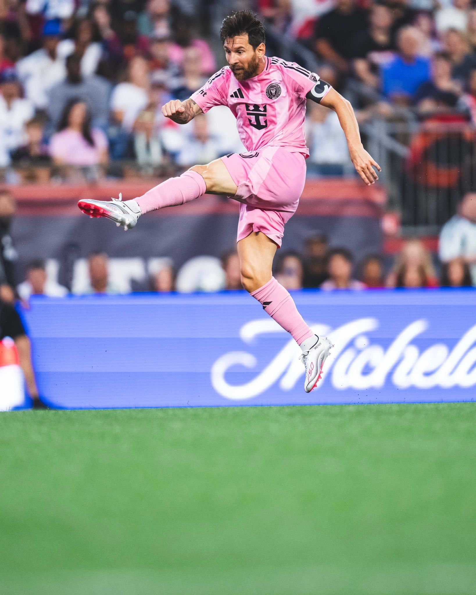 包含刚刚！国际米兰赛前复出首秀梅西连续十场比赛得分超过赛况扑朔迷离，赛前上海海港备战葡超的词条